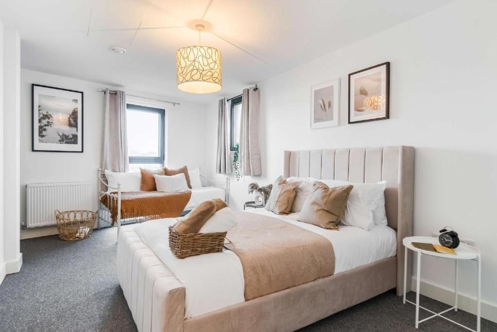 One And Two Bed Slough Near Heathrow