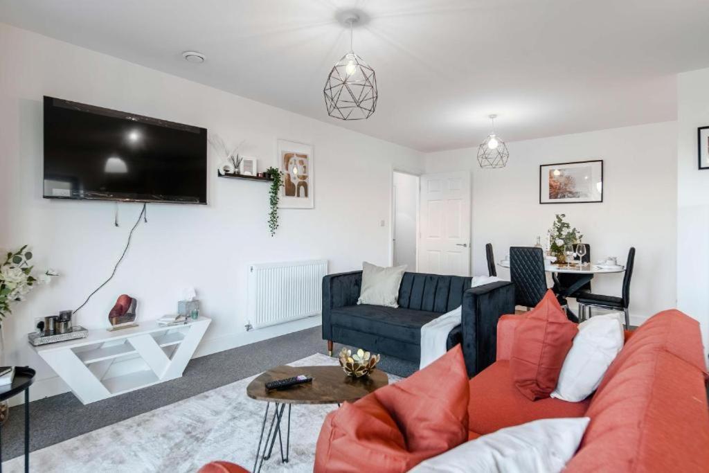 One And Two Bed Slough Near Heathrow *
