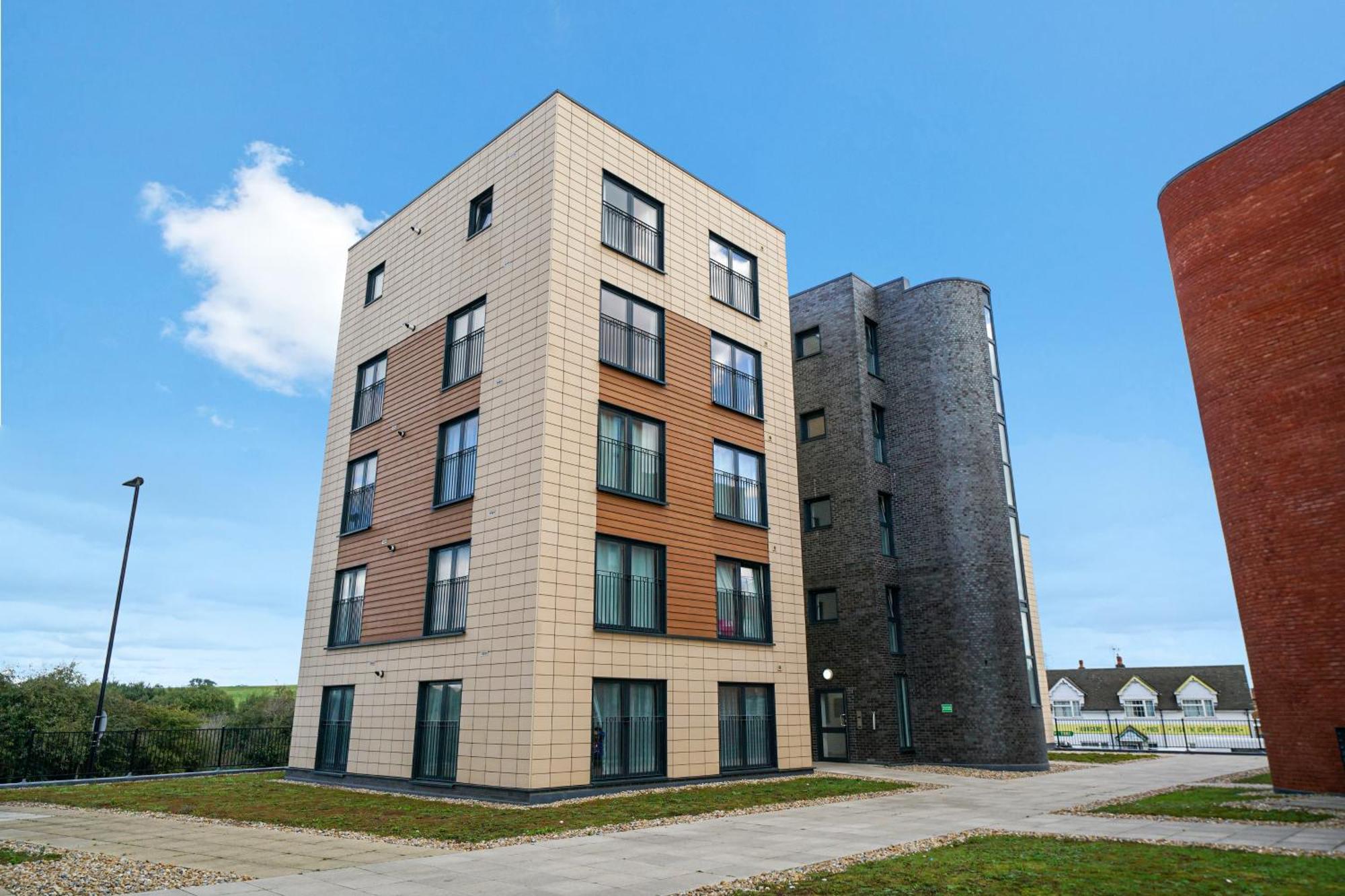 Apartment One And Two Bed Slough Near Heathrow *