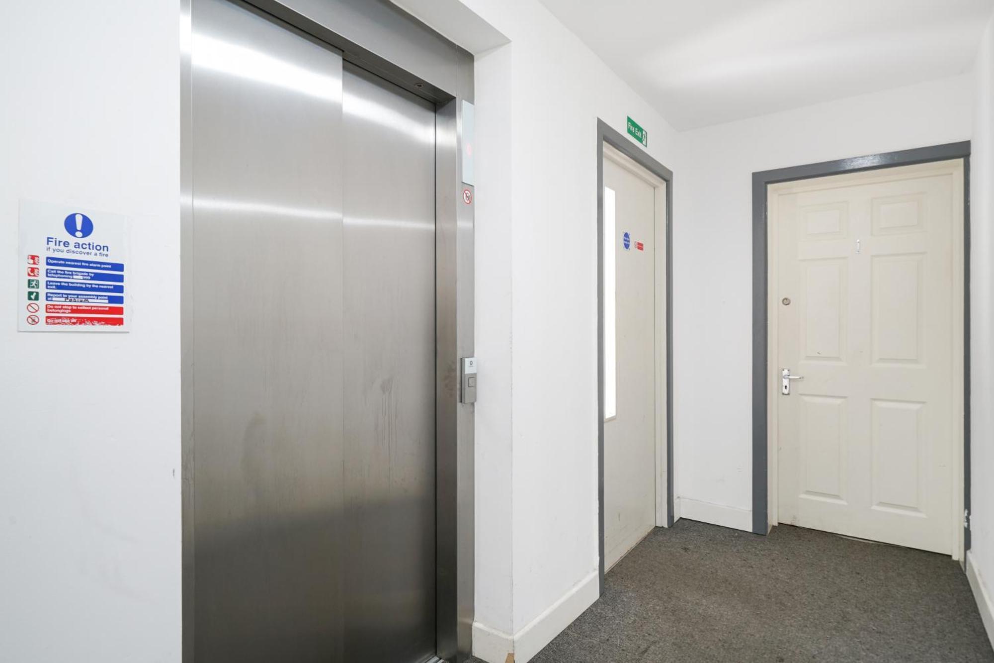 Apartment One And Two Bed Slough Near Heathrow *