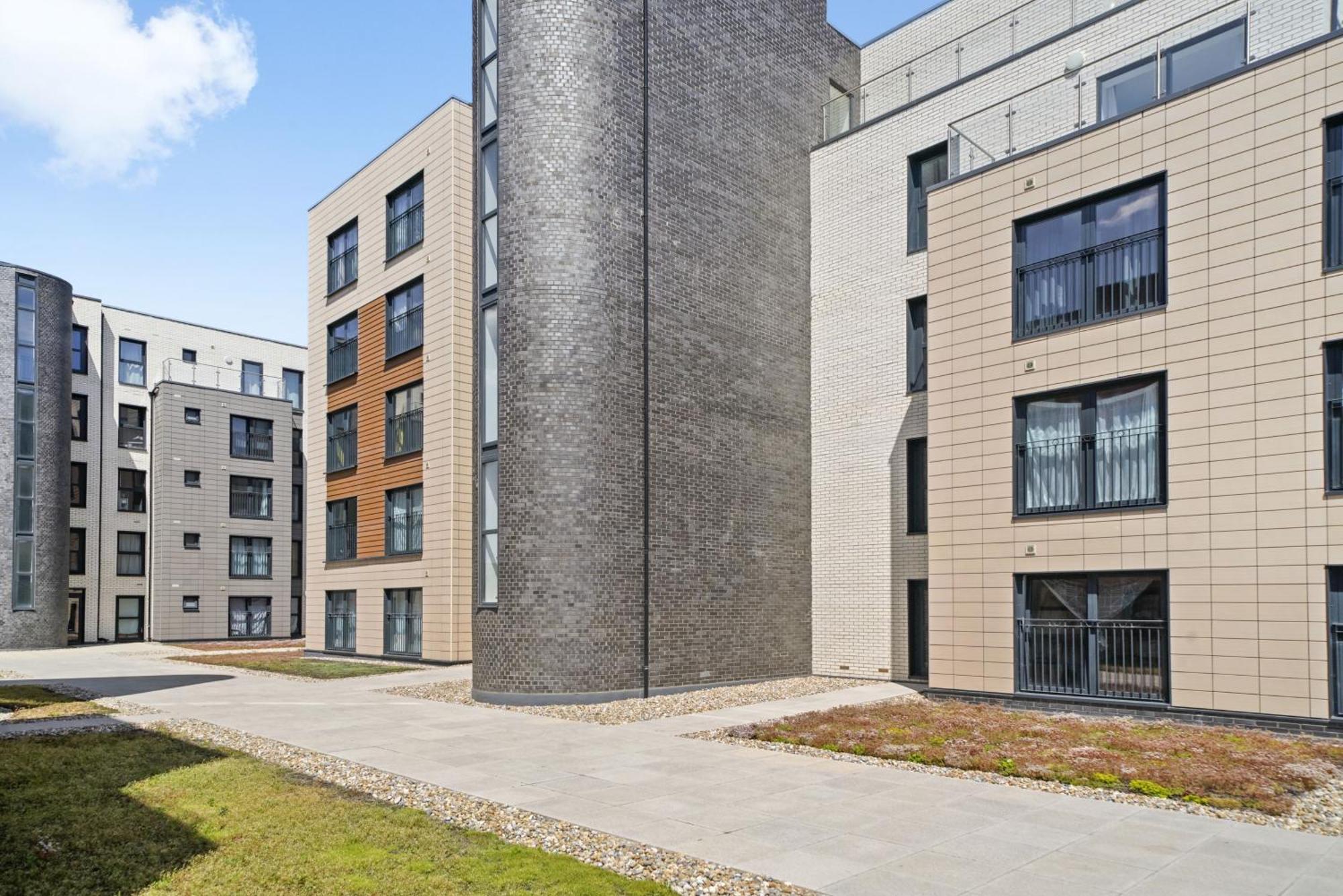 Apartment One And Two Bed Slough Near Heathrow *