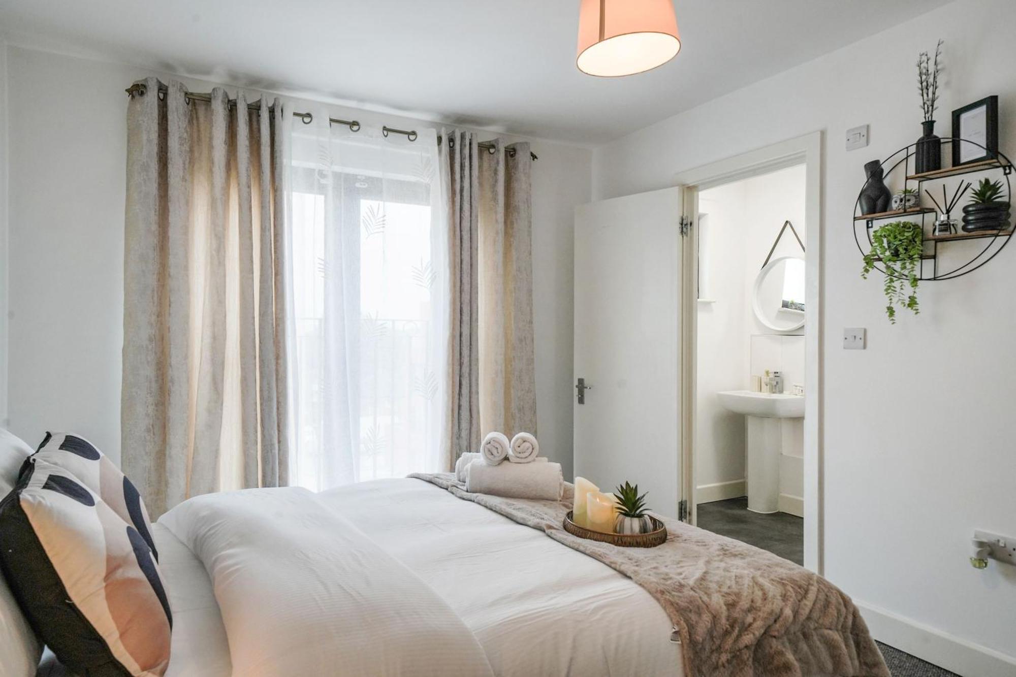 One And Two Bed Slough Near Heathrow Apartment *