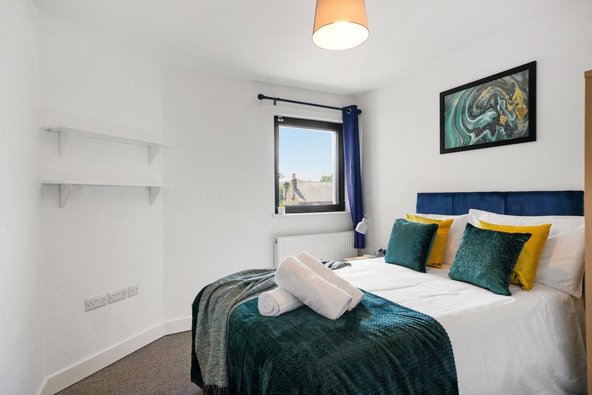 One And Two Bed Slough Near Heathrow Colnbrook