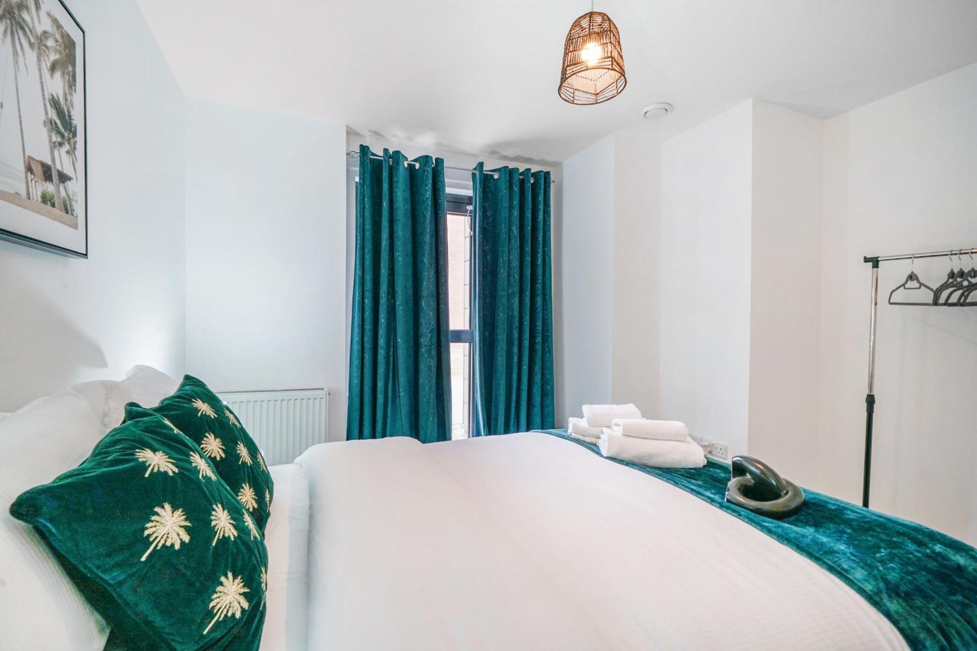One And Two Bed Slough Near Heathrow Colnbrook