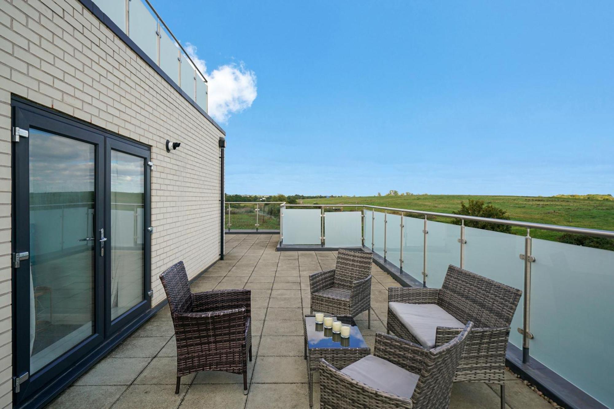 One And Two Bed Slough Near Heathrow Apartment Colnbrook