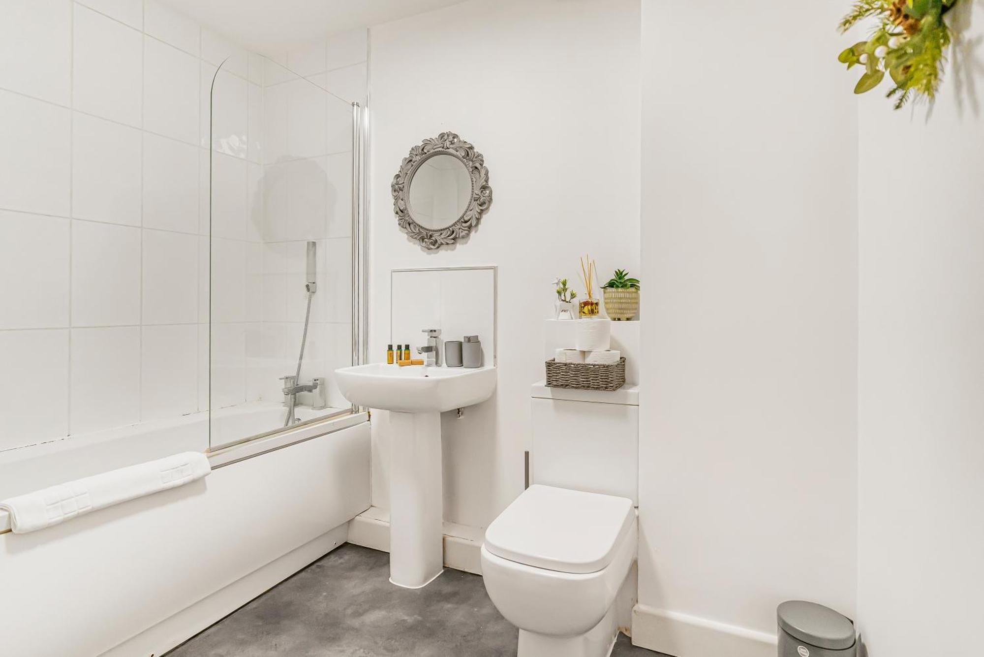 One And Two Bed Slough Near Heathrow Apartment Colnbrook
